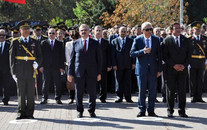 Çelenk Koyma Töreninde Garnizon Komutanı Da Yer Aldı