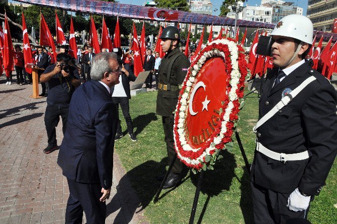 Çelenk Koyma Töreninde Garnizon Komutanı Da Yer Aldı