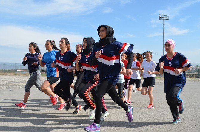 Atletler Cumhuriyet’e Koştu