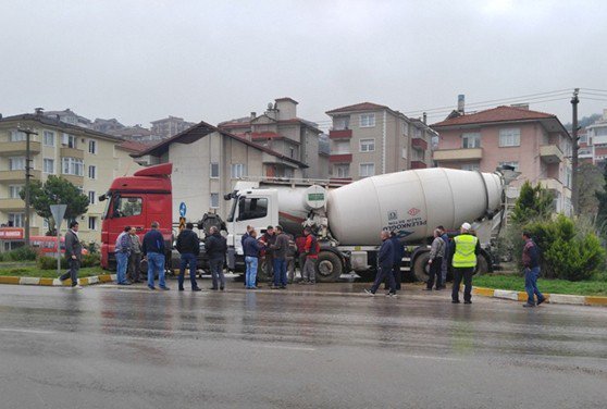 Bartın’da Beton Mikseri İle Silobas Çarpıştı