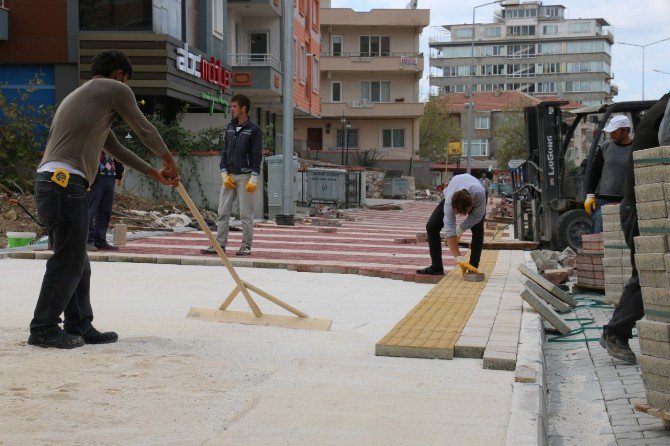 Bayramiç’te Üst Yapı Çalışmaları Sürüyor