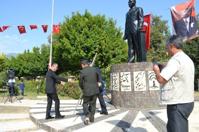 Bozyazı’da Cumhuriyet Bayramı Kutlamaları Çelenk Sunumuyla Başladı