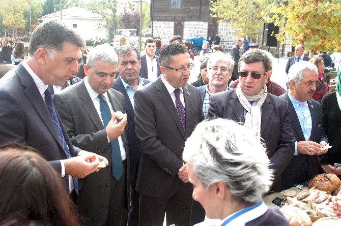 ‘İstiklal Yolu Yemekleri’ Sergilendi