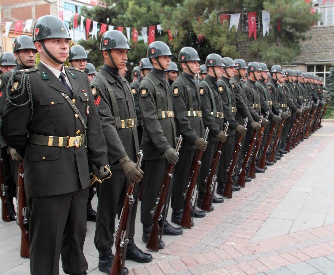 Elazığ’da İlk Defa Polis-asker Birlikte Çelenk Bıraktı