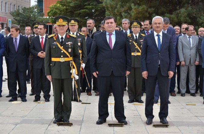 Erzincan Da Cumhuriyet Bayramı Törenleri Başladı