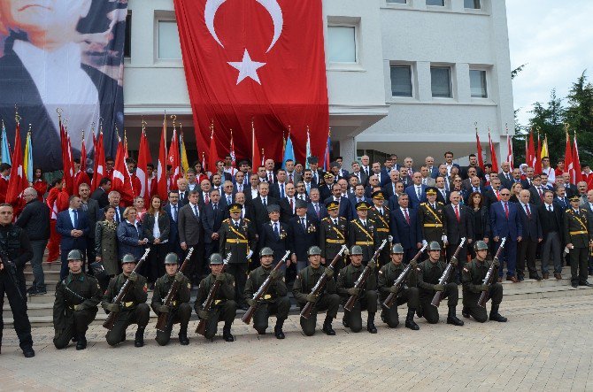 Bakan Soylu, 29 Ekim Cumhuriyet Bayramı Törenine Katıldı