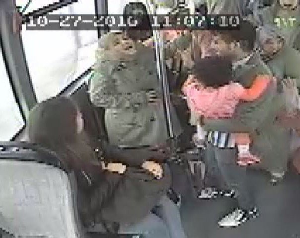 Otobüste Doğum Kamerada