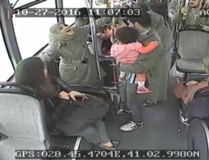 Otobüste Doğum Kamerada