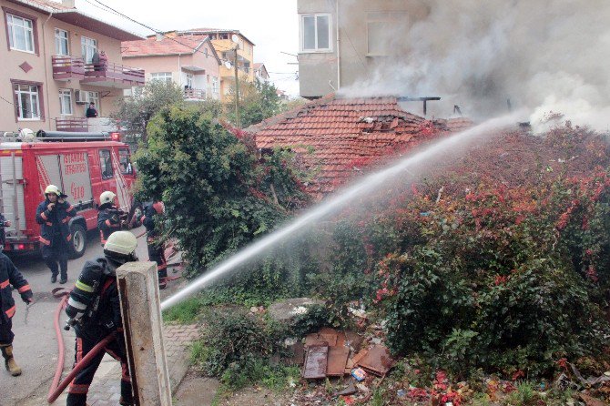 Kartal’da Tinerciler Gecekonduları Ateşe Verdi