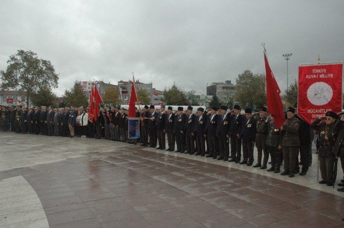 Cumhuriyetin 93. Yıl Dönümü Etkinlikleri Çelenk Sunumuyla Başladı