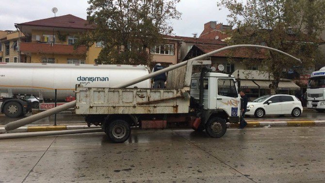 Kontrolden Çıkan Tanker Karşı Şeride Geçti: 1 Yaralı