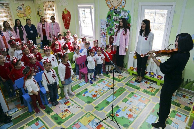 Maltepeli Miniklerden Kemanlı Cumhuriyet Kutlaması