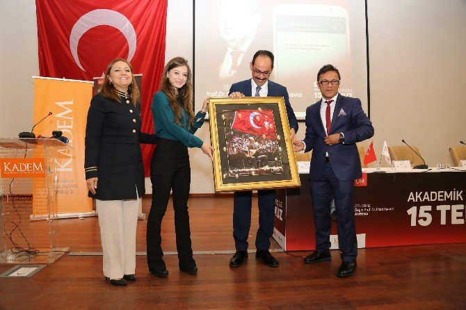 Adıyamanlı Öğrenciden Cumhurbaşkanı Sözcüsü İbrahim Kalın’a Plaket