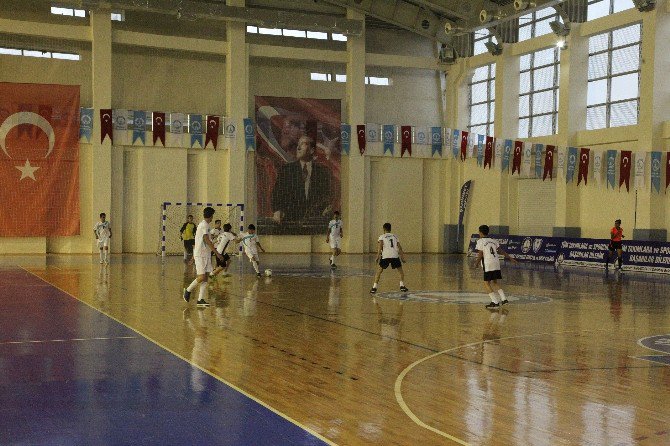 Şahinbey Belediyesinin Düzenlediği Futsal Turnuvası Sona Erdi