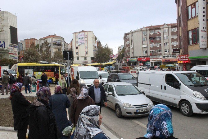 Başkan’ın ’Prestij’ Caddesi’nde Trafik Felç