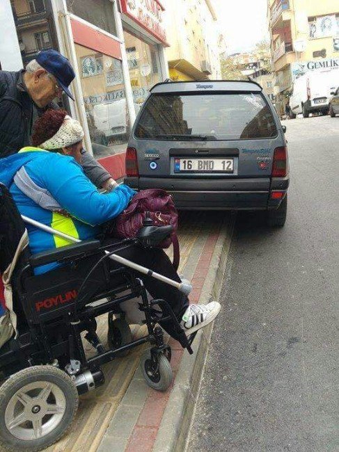 Engelli Yolu Ve Kaldırıma Park Edenlere Ceza Yağdı