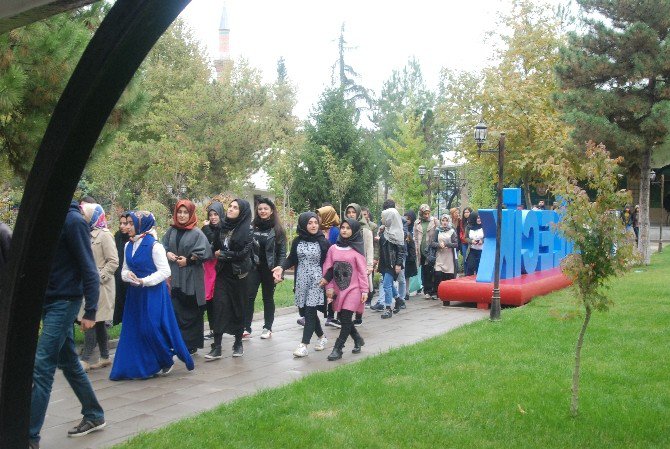 Şeyh Edebali Türbesi Ve Osmanlı Padişahları Tarih Şeridi’ne Ziyaretler Devam Ediyor