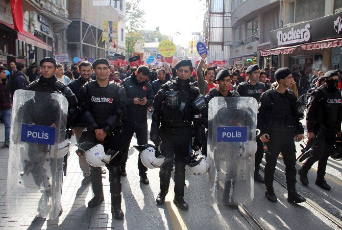 Dünya Bilek Güreşi Şampiyonu Yürüyüşe Katıldı