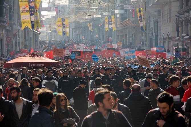 Dünya Bilek Güreşi Şampiyonu Yürüyüşe Katıldı