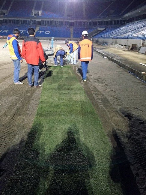 Akyazı Stadı’nda Çim Serme Çalışması Başladı