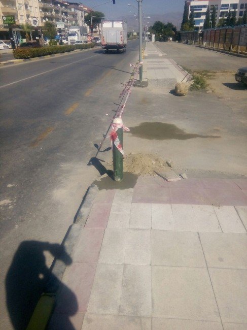 Alaşehir’de Park Ve Bahçeler Bakımdan Geçirildi