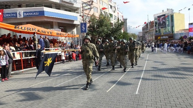 Burhaniye’de Cumhuriyet Bayramı Coşkusu