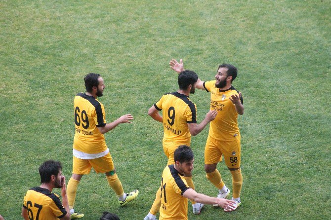 Bayburt Grup Özel İdare Gençlikspor - Kartalspor: 1-0