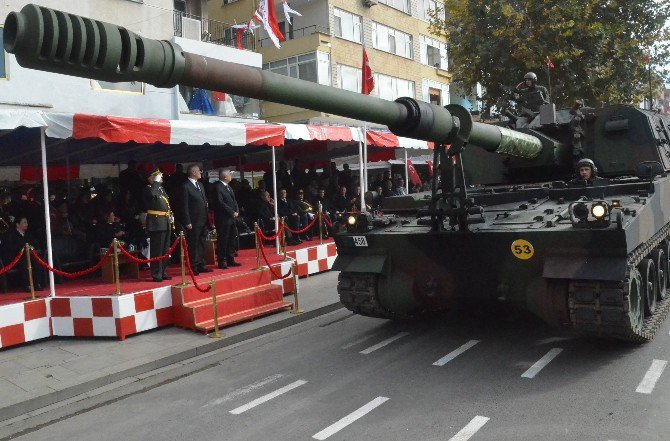 Tanklar Bu Kez Cumhuriyet İçin Sokaklara Çıktı