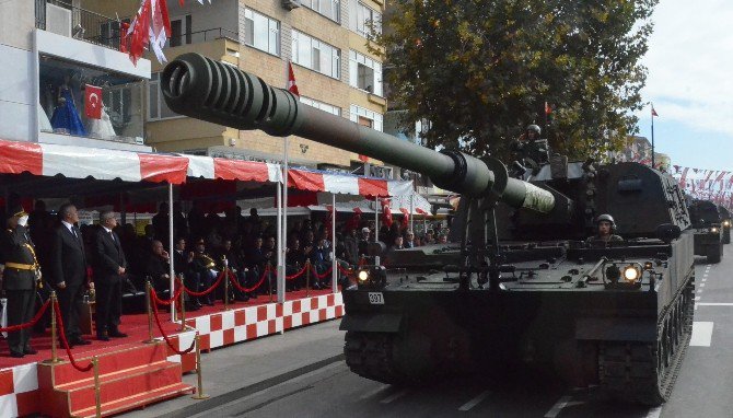 Tanklar Bu Kez Cumhuriyet İçin Sokaklara Çıktı