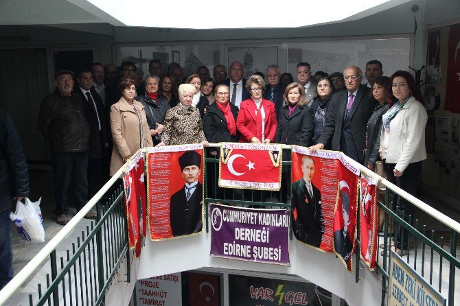 Kadınlar, Cumhuriyet’e Sahip Çıktı