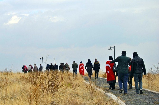 Nenehatun Milli Parkı’nda 15 Temmuz Şehitleri Anma Ve Cumhuriyet Yürüyüşü