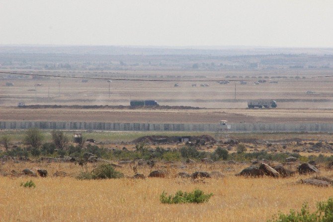 Sınırın Suriye Tarafında Hareketlilik Sürüyor