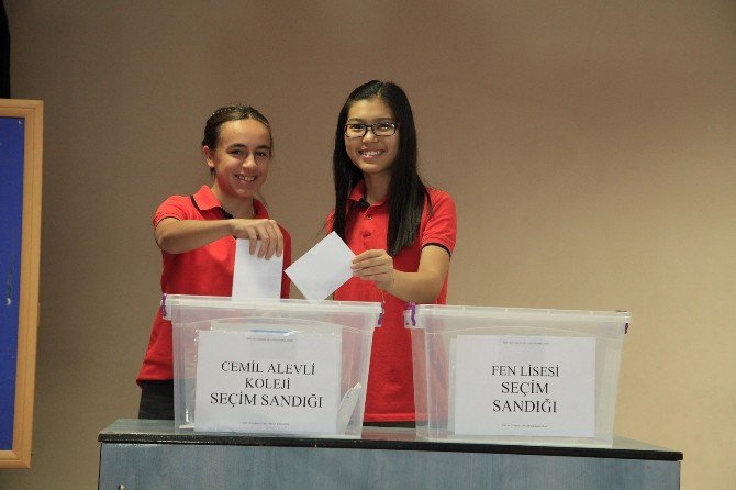 Gaziantep Kolej Vakfı Özel Liselerinin Öğrencileri Sandık Başında