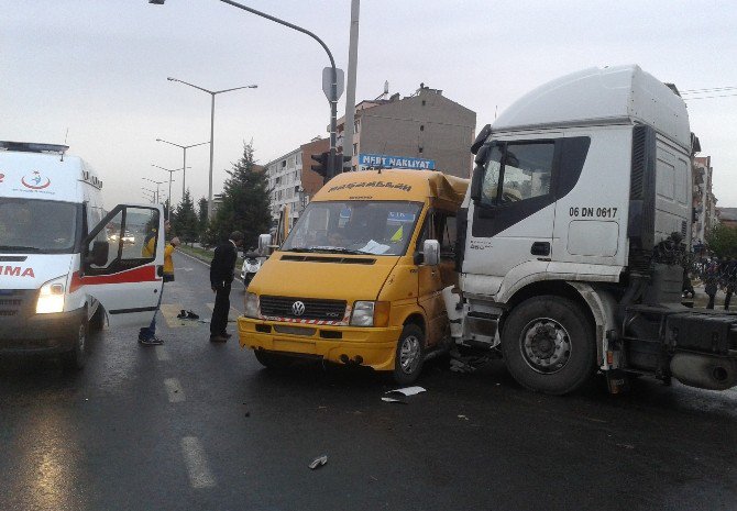 Tavşanlı’da Trafik Kazası: 8 Yaralı