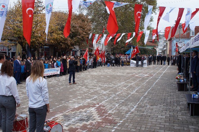 Lapseki’de Cumhuriyet Bayramı Törenle Kutlandı