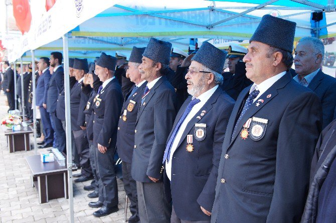 Lapseki’de Cumhuriyet Bayramı Törenle Kutlandı