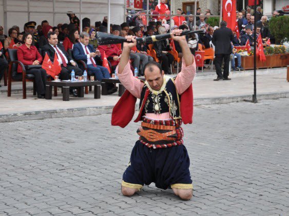 Kutlamalara Efeler Damgasını Vurdu