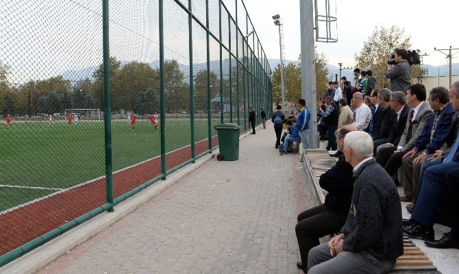 Dündar, U-19 Gençler Finalini Tribünlerden İzledi