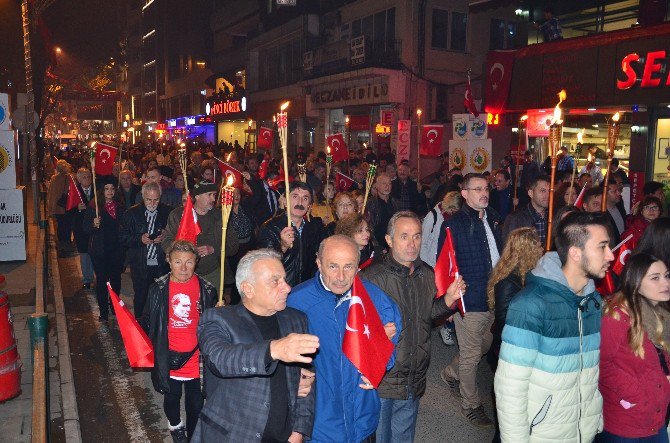 Cumhuriyet Bayramı Kapsamında Yürüyüş Ve Fener Alayı Düzenlendi