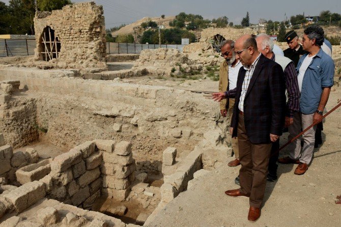 Vali Demirtaş, Misis Antik Kenti’ndeki Kazı Çalışmalarını İnceledi