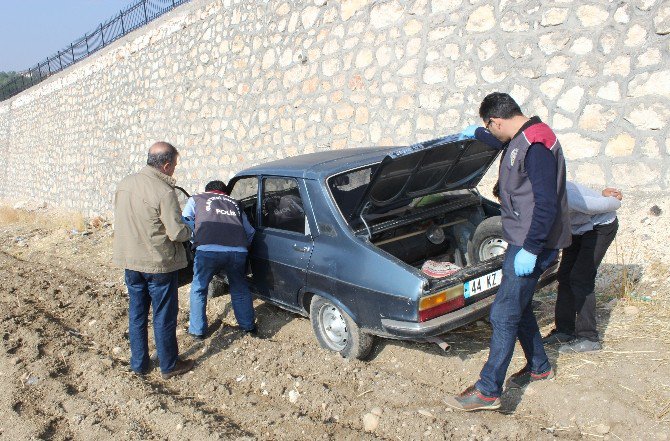 Çalıntı Otomobil Terk Edilmiş Vaziyette Bulundu