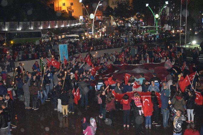 Alaplı’da Fener Alayı Coşkusu