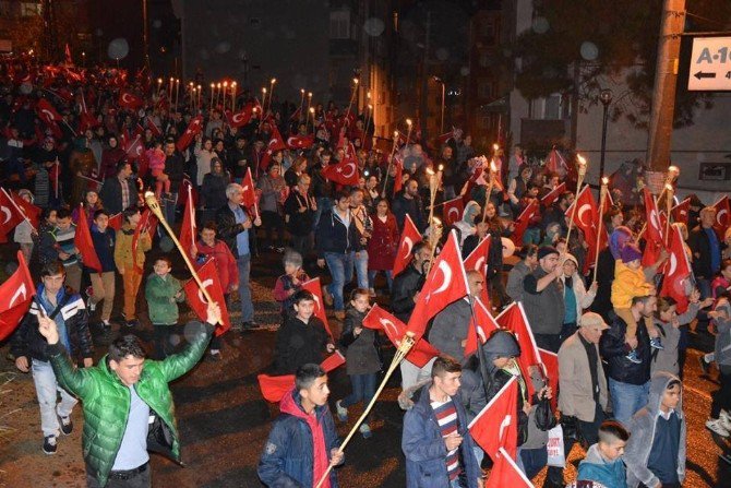 Alaplı’da Fener Alayı Coşkusu