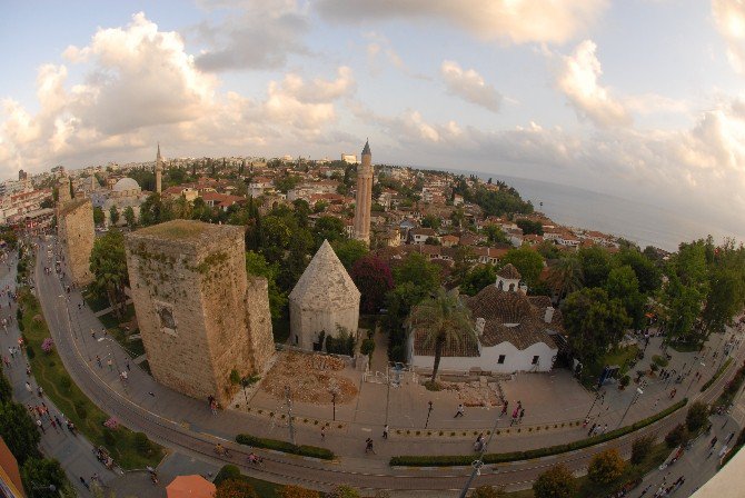 Antalya Tarihi Kaleiçi’nde Günısı Ve Çanak Anten Yasaklanıyor