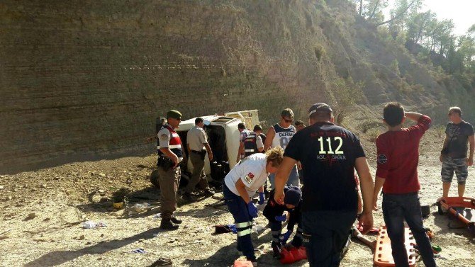 20 Metre Yüksekten Düşen Araçtan Sağ Çıktılar