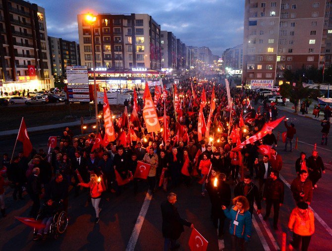 Beylikdüzü’nde Bin 500 Metre Uzunluğunda Bayrakla Yürüyüş Yapıldı