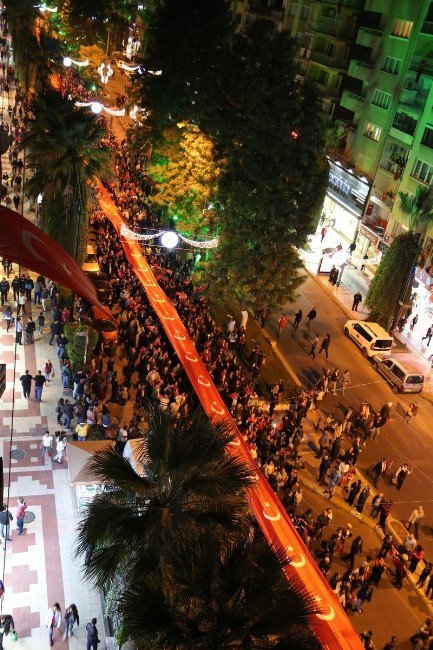 Büyükşehir Cumhuriyet Coşkusunu Fener Alayı Kortejiyle Kutladı