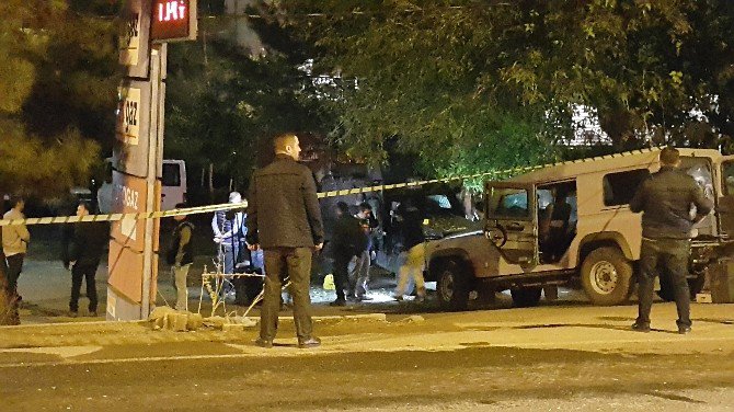 Diyarbakır’da Benzinlikte Bekleyen Zırhlı Araca Roketli Saldırı: 1’i Ağır, 3 Yaralı