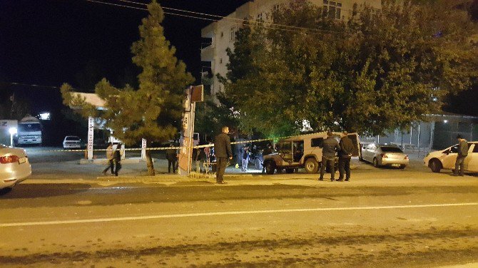 Diyarbakır’da Benzinlikte Bekleyen Zırhlı Araca Roketli Saldırı: 1’i Ağır, 3 Yaralı