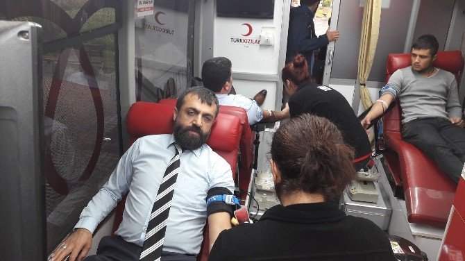 Mathap’dan Kızılay’a Kan Bağışı